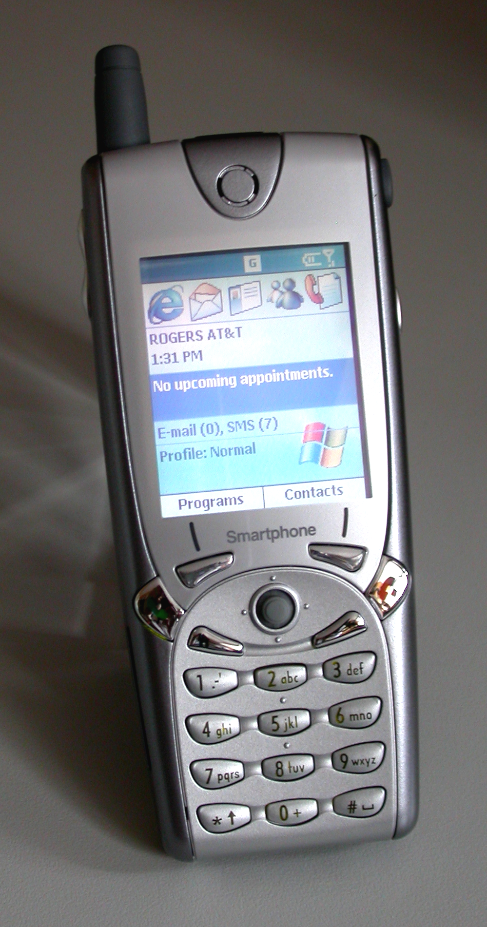 Figure 6: The red e SC1100 Smartphone by Everlink Wireless.